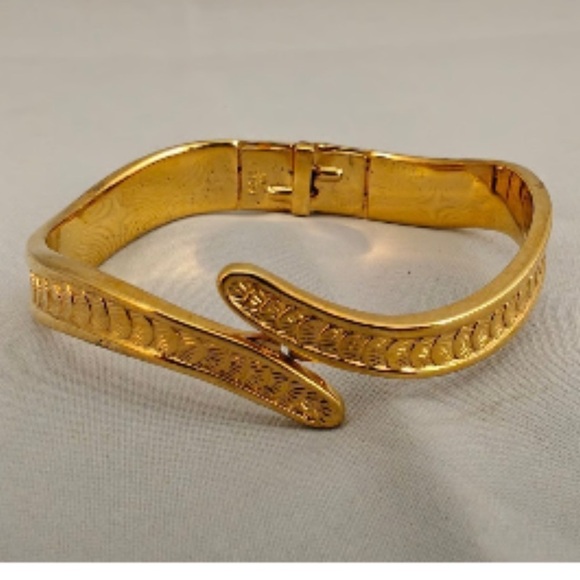 VTG Monet Gold Snake Bangle Bracelet - Picture 2 of 3